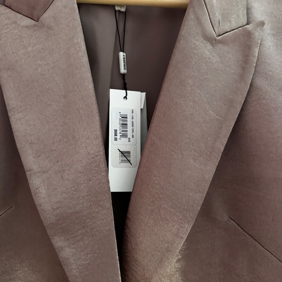 L’agence suit. Luxurious looking. Fits true 14 IMO.Pants very long.NWT - Picture 4 of 10